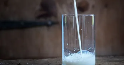 You can easily remove these three stubborn stains with... milk!