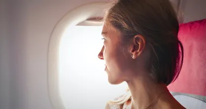 Stewardess onthult waarom ze altijd vliegtickets op de vijfde rij boekt