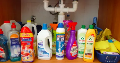 DIESE Putzmittel haben ein Haltbarkeitsdatum! Beinahe niemand weiß davon! Wichtig!