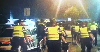 Honderden stappers in Amersfoort keren zich MASSAAL tegen de politie. Getuigen gezocht, delen svp!