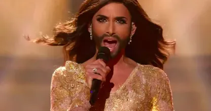 Conchita Wurst ist kaum wieder zuerkennen mit kurzem weißen Haar (und Bart!)
