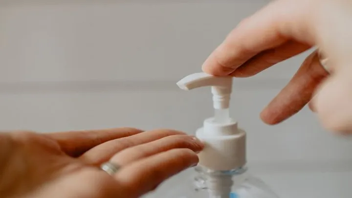 Apparemment, nous utilisons mal le gel nettoyant pour les mains