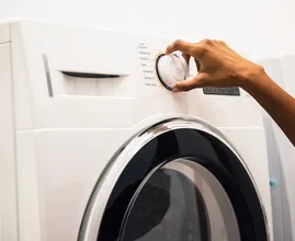 Dit is wel echt de makkelijkste manier om je wasmachine schoon te maken