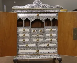 Wat?! Je raadt nooit hoeveel geld dit kastje uit 'Tussen Kunst en Kitsch waard is