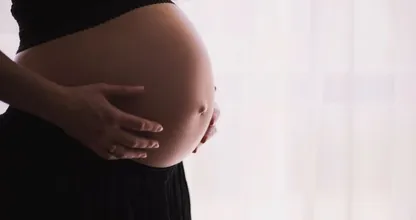 Bizar: deze zwangere vrouw dreigt met abortus als ze geen 4.000 retweets krijgt