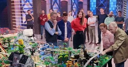 Leuk! Dít is de nieuwe presentator van LEGO Masters