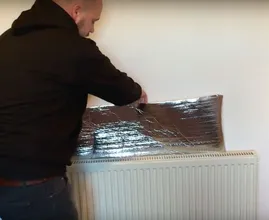 Dit is waarom je een stuk aluminiumfolie achter je radiatoren moet plakken