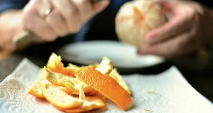Schillen van groente en fruit? Bewaar ze om deze slimme redenen