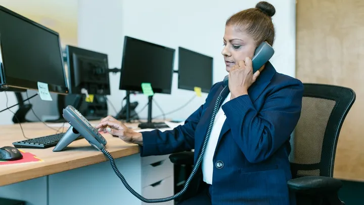 CEO wijst sollicitant in korte broek de deur, dit blijkt de fout van zijn leven