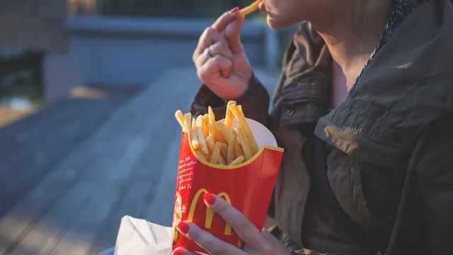 McDonalds bringt diesen neuen Burger raus und er sieht unglaublich aus!