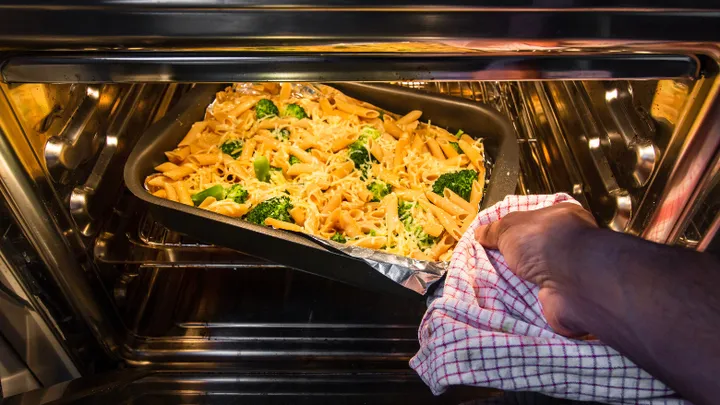 ¿Realmente necesitas precalentar tu horno antes de usarlo?