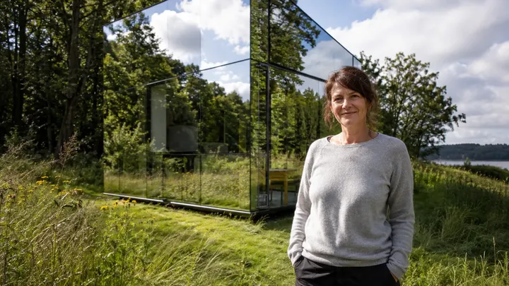 Esta mulher construiu uma casa dos sonhos invisível - e a experiência é surpreendente...