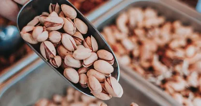 Zó maak je pistachenoten het makkelijkst open