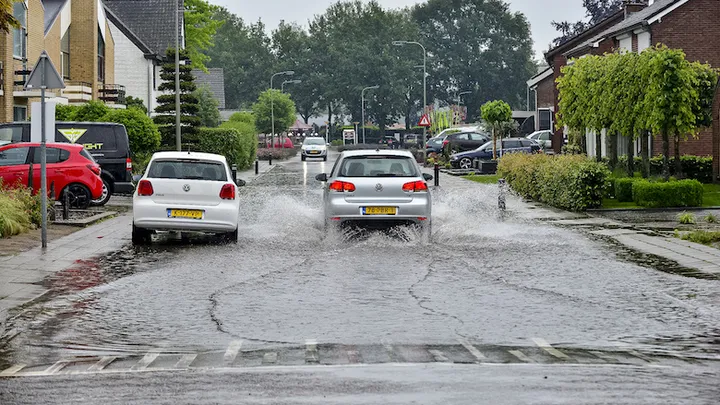 Dan weer droog, dan weer wateroverlast: hoe kan dat?