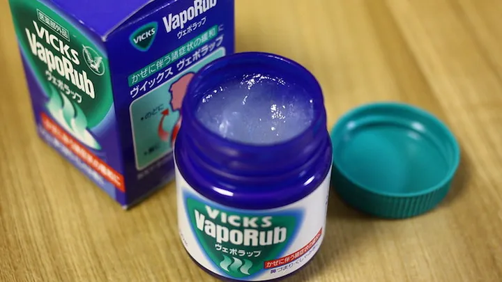 Voici plusieurs choses que vous pouvez réaliser avec le Vicks VapoRub.