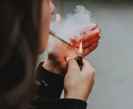 CBS: 'Helft Nederlanders wil hogere zorgpremie voor rokers'