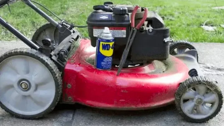 40 σπουδαία WD-40 Hacks που μπορείτε να χρησιμοποιήσετε σε όλο το σπίτι