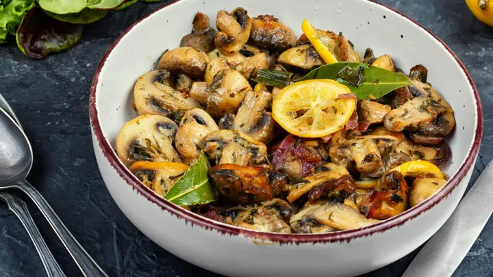 Mangiare funghi ogni giorno: fa bene o fa male?