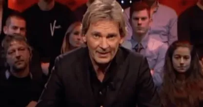 Matthijs van Nieuwkerk reageert op kapselcommotie: “Het komt door de zon”