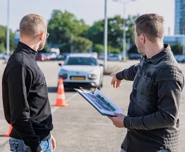 Rijschoolhouders verhogen lesprijzen vanwege dure brandstof