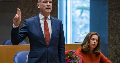 Oeps: concept regeerakkoord aangetroffen in trein na slordigheid