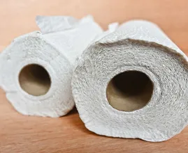 Diese 5 Dinge solltest du besser nicht mit Küchenpapier saubermachen. Und das aus gutem Grund!