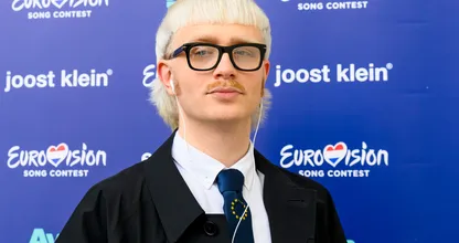 Joost Klein laat voor het eerst van zijn horen tijdens optreden in Enschede