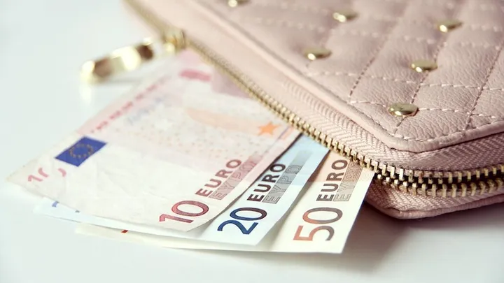 Nederlandse huishoudens zijn volgend jaar gemiddeld 300 euro duurder uit