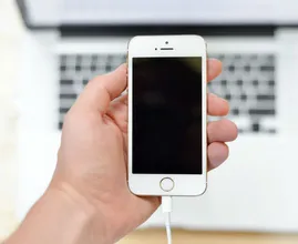 Handig! Dankzij deze tips gaat je iPhone-oplader niet meer stuk!
