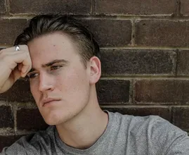 Man talks about a feud between his mother and his girlfriend: "I want her to try harder for my mother"