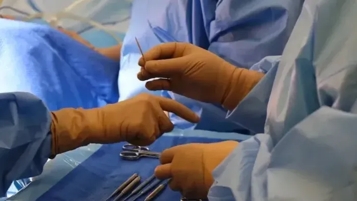 3 settimane dopo aver partorito due gemelli, la mamma si sente male - Il medico dopo l'ecografia: "Mi dispiace"
