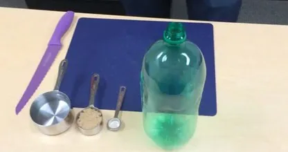 SO baust du eine wirksame Mückenfalle aus nur drei Zutaten!