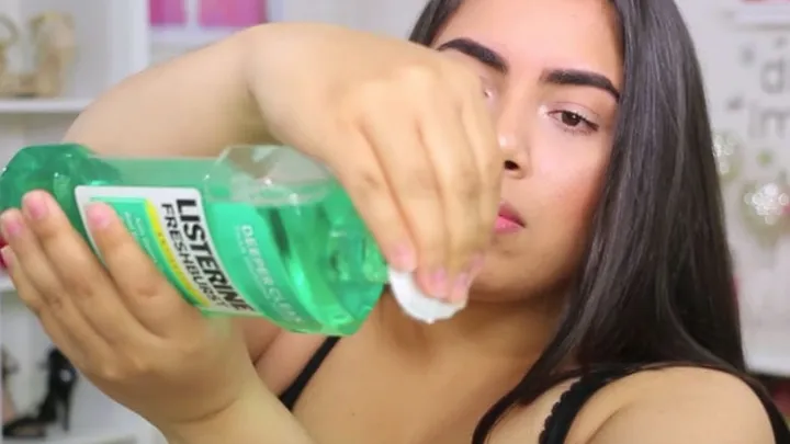 Esta es la razón por la que debes frotar Listerine en tus axilas