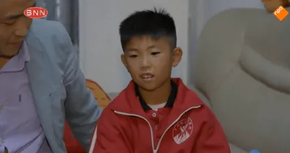 DIT fragment uit BNN-programma 'Trippers' schokt Nederland: "Knuffelen? Daar doen wij niet aan"