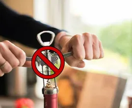 4 Wege eine Weinflasche zu öffnen - ohne Korkenzieher!
