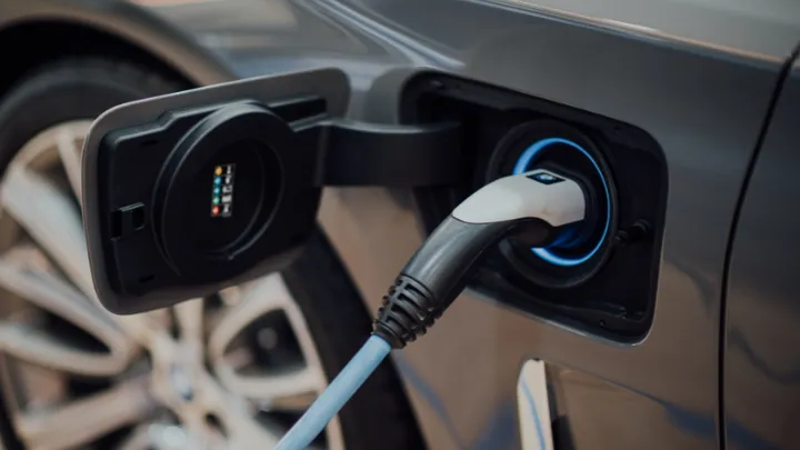 Finden Sie heraus: Müssen Sie das Öl in Ihrem Elektroauto wechseln?