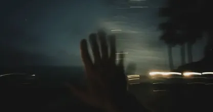 Cosa è successo alla ragazza che si addormentò sulla spiaggia?
