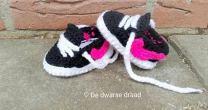 Geweldig: zo haak jij heel gemakkelijk superleuke Nike's voor je kind!