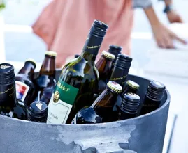 Never have lukewarm drinks again: with this trick cans and bottles will be cool within 5 minutes!