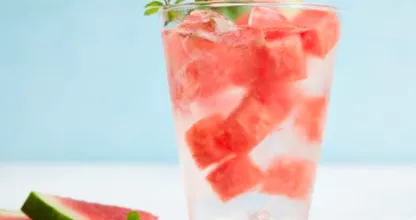 This simple drink will detox your body and give you a flat stomach!