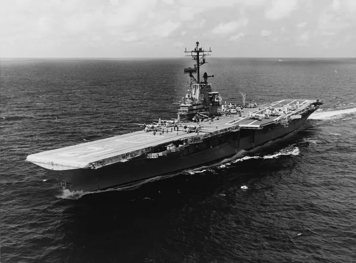 The U.S. Navy aircraft carrier USS Hornet (CVS-12) underway in the Gulf of Tonkin on 5 September 1967. Hornet, with assigned Carrier Anti-Submarine Air Group 57 (CVSG-57), was deployed to the Western Pacific and Vietnam from 27 March to 28 October 1967.