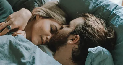 Dormire insieme è meglio per la vostra relazione?