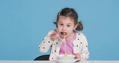 VIDEO: Amerikanische Kinder erhalten typisch deutsches Essen. Ihre Reaktionen sind zu lustig!