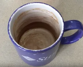 Removing coffee stains from mugs is the easiest thing in the world if you use THIS trick!