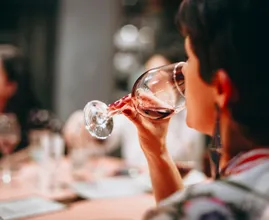 Help met zoeken: restaurant in Oss zoekt persoon die 3800 euro betaalde voor wijntje