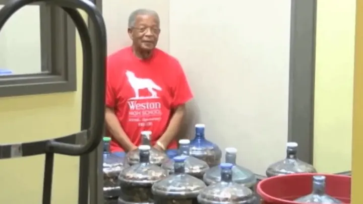 Deze man spaarde 45 jaar zijn kleingeld; het uiteindelijke bedrag zal je verbazen!
