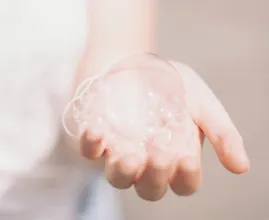 ¡Burbujas! ¿Más espuma hace que tus platos estén más limpios?