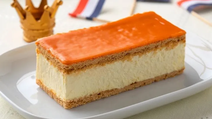 Zó eet je een (oranje) tompouce zonder te knoeien