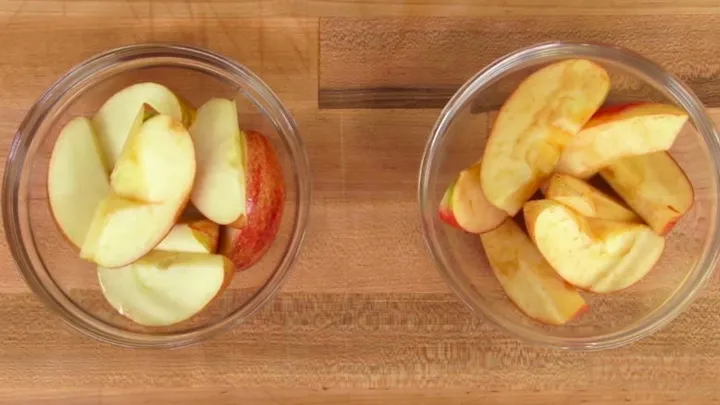 Prevent fruit from browning with this easy and simple tip!