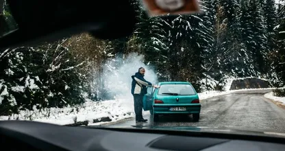 Dit is waarom je de auto niet moet opwarmen met koud weer